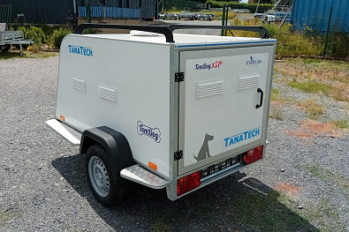 Tanatech Přívěs na přepravu 3 psů Tomplan DOG 3 SP 750kg+ el. větrání + zav. prostor